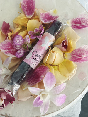 Flower Delivery Vancouver-Cadeaux Chocolates-Candy & Chocolate-Florist-The Wild Bunch Flower Shop